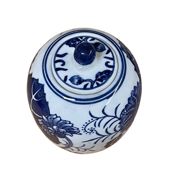 vtg Laura Houle Hughes | Petite Blue & White Porcelain Ginger Jar leaves/flowers - Picture 8 of 10